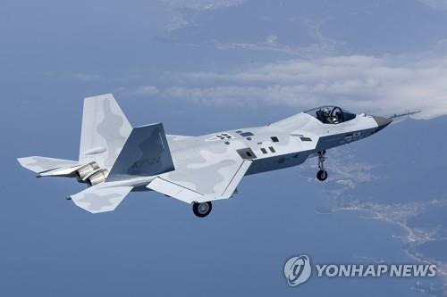 KF-21 5호기 비행 성공     (서울=연합뉴스) 방위사업청이 16일 한국형전투기 KF-21, '보라매' 시제 5호기가 경남 사천 제3훈련비행단에서 이륙해 남해 상공에서 최초 비행에 성공했다고 밝혔다. 사진은 비행에 성공한 KF-21 시제 5호기 모습. 2023.5.16 [방위사업청 제공. 재판매 및 DB 금지]
    photo@yna.co.kr
(끝)