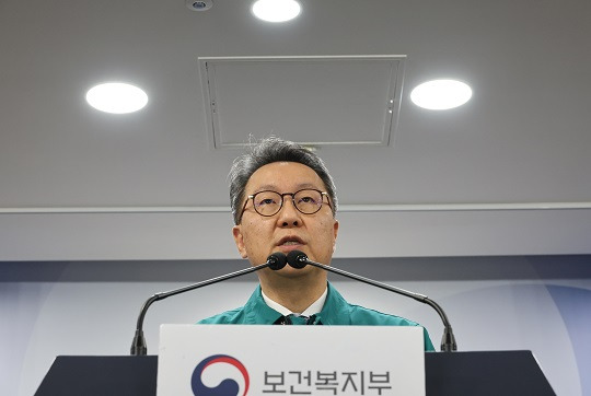 박민수 중앙재난안전대책본부 제1총괄조정관(보건복지부 2차관)이 3일 오전 서울 종로구 정부서울청사에서 의사 집단행동 중앙재난안전대책본부(중대본) 브리핑을 하고 있다. 사진=뉴시스
