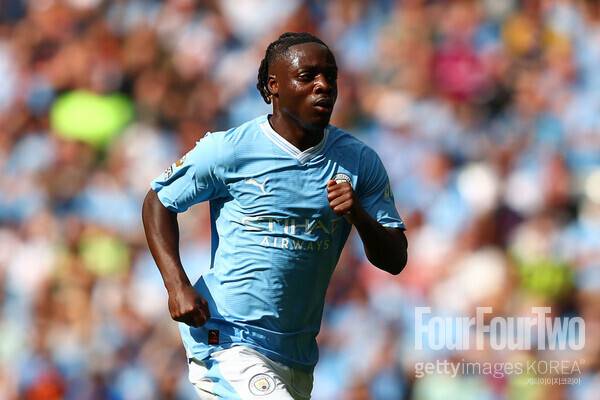 사진=게티이미지.&nbsp;제레미&nbsp;도쿠가&nbsp;훈련 내내&nbsp;17세&nbsp;유망주&nbsp;선수를 제치지 못했다는 소식이다.