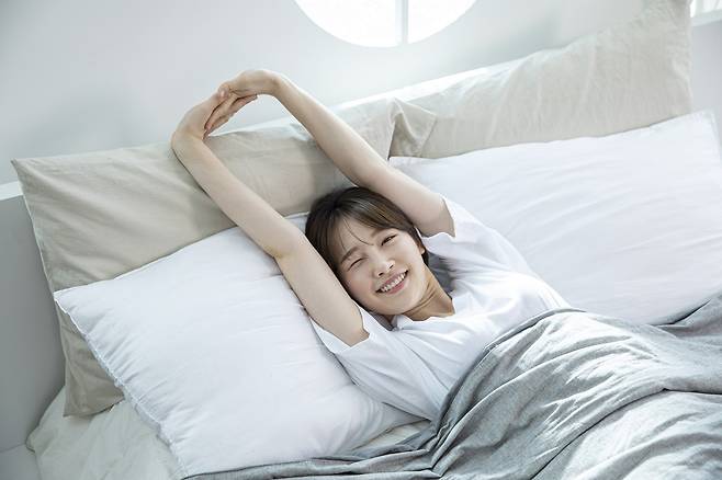 숙면을 한 뒤 아침에 개운하게 일어나려면 낮에 활동적인 생활을 하는 게 좋다./사진=클립아트코리아