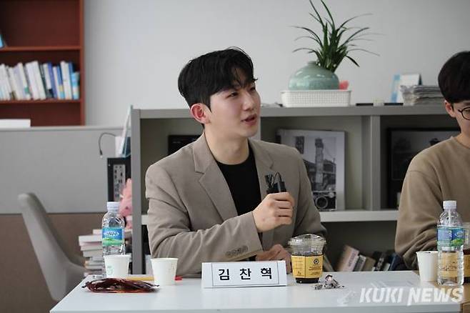 청년들은 청년 정치인들이 청년세대를 제대로 대변하지 못하고 있다며 아쉬움을 토로했다. 사진=안겸비 대학알리 기자 
