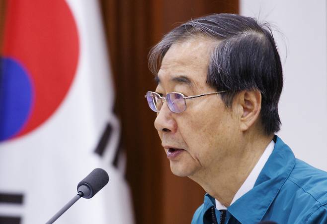 한덕수 국무총리가 4월5일 서울 종로구 정부서울청사에서 열린 의사 집단행동 대응 중앙재난안전대책본부 회의에 참석해 정부가 추진중인 의료 개혁에 대한 방향에 대해 설명하고 있다. ⓒ 연합뉴스