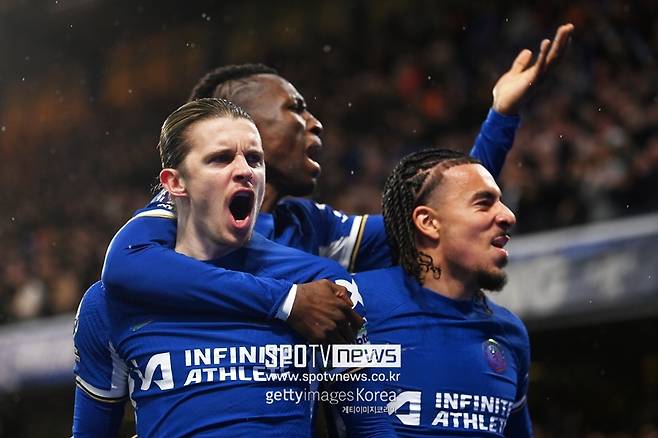 ▲ 맨체스터 유나이티드는 5일(한국시간) 영국 런던 스탬포드 브릿지에서 열린 2023-24 잉글랜드 프리미어리그 31라운드에서 후반 추가 시간에만 두 골을 허용하고 3-4로 무릎을 꿇었다.