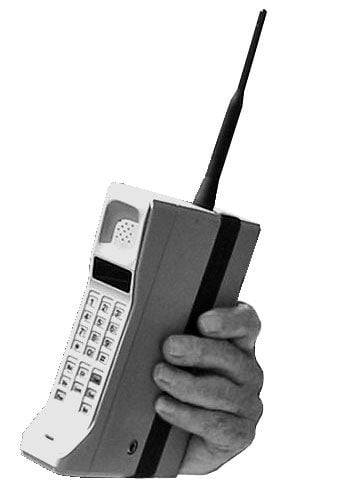 벽돌폰으로 불리던 1세대 휴대전화 모토로라 다이나택 8000x.