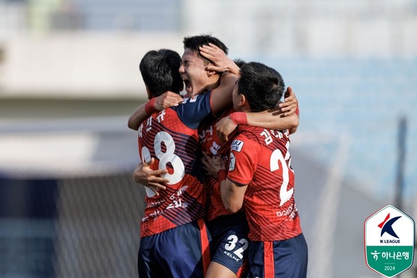 정치인(중앙). 한국프로축구연맹