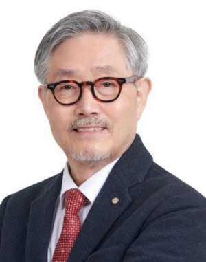 김호운 작가