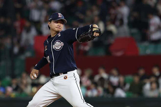 ▲ 두산 베어스 투수 최지강은 올해부터 필승조로 두산 불펜에 힘을 실어주고 있다. ⓒ 두산 베어스