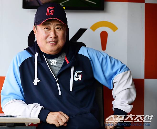 18일 수원 케이티위즈파크에서 KBO리그 시범경기 KT와 롯데의 경기가 열린다. 경기 전 기자들의 질문에 답하고 있는 롯데 김태형 감독. 수원=송정헌 기자songs@sportschosun.com/2024.03.18/