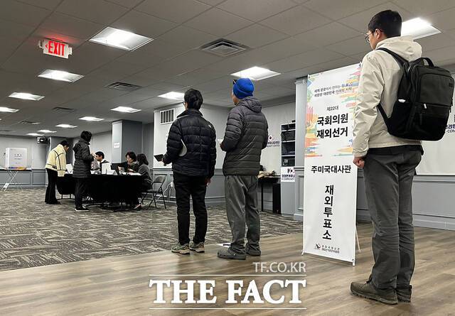 지난달 27일(현지시각) 미국 버지니아주 알렉산드리아 코리안커뮤니티센터에서 4·10총선 재외선거가 진행되고 있다. /뉴시스