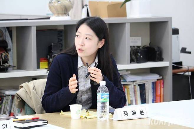 당장 쓰레기를 줄일 수는 없지만, 환경 문제를 통제할 수 있도록 지속 가능한 규제를 마련해야 한다고 지적했다. 사진=안겸비 대학알리 기자