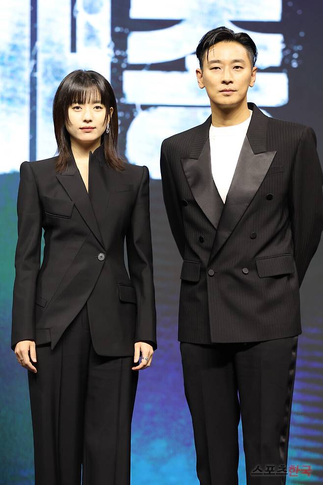 ​디즈니+의 오리지널 시리즈 '지배종' 제작발표회에 참석한 배우 한효주, 주지훈. ⓒ이혜영 기자 lhy@hankooki.com​