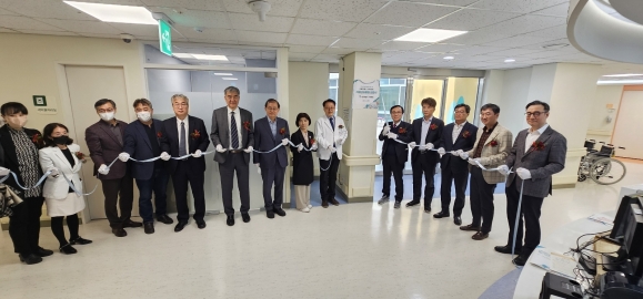 지난 4일 ‘서울시 서북병원 보건복지부 치매안심병원 지정 기념 개소식’에 참석한 강석주 위원장(오른쪽에서 다섯 번째)