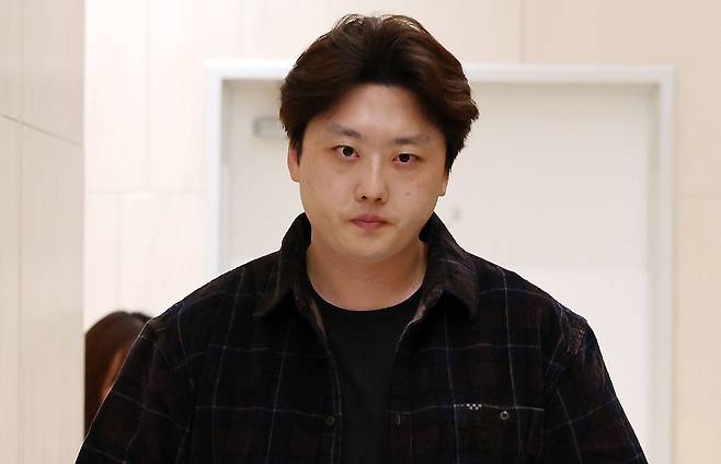 박단 대한전공의협의회 비상대책위원장이 7일 오후 서울 용산구 대한의사협회에서 열린 의대정원 증원 저지를 위한 비상대책위원회 제7차 회의에 참석하고 있다. / 뉴스1