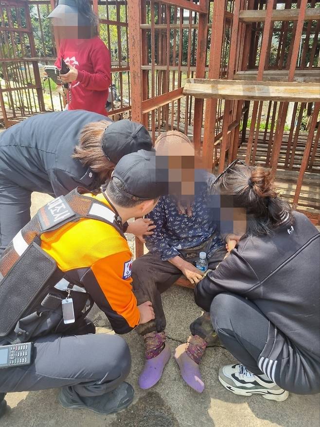 고사리를 꺾다 실종된 A씨가 발견된 모습.[제주도소방안전본부]