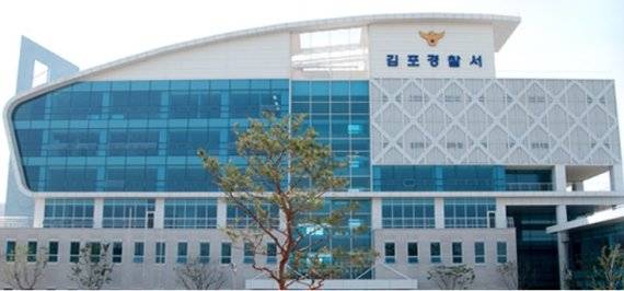 여성으로 분장한 40대 남성 유튜버가 성매매를 시도한 남성의 차량에 치이는 뺑소니 사고를 당해 전치 8주 진단 판정을 받았다./사진=뉴시스