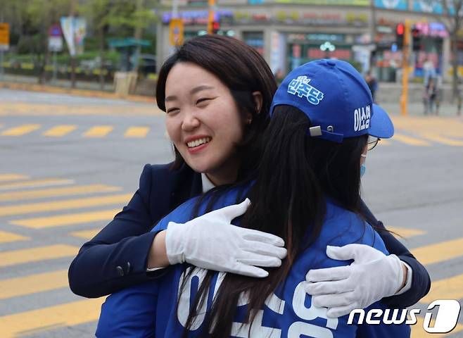 제22대 국회의원 선거 경기 의왕·과천 선거구에 출마한 더불어민주당 이소영 후보. (이 후보 SNS 갈무리)