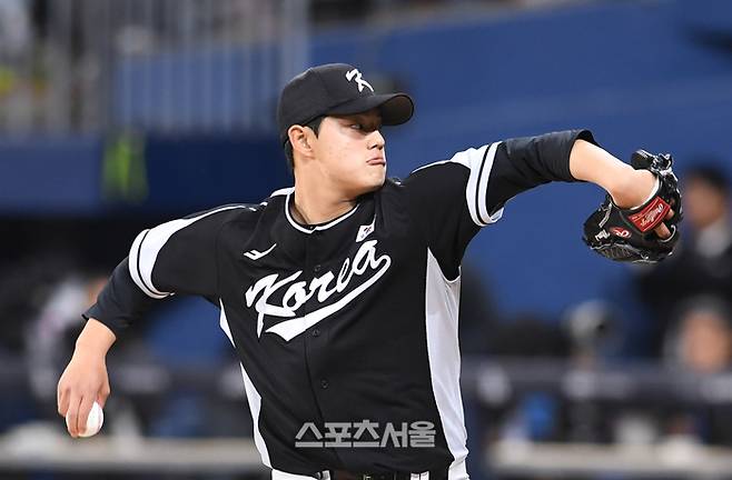 팀 코리아 문동주가 3월17일 고척스카이돔에서 열린 메이저리그 서울시리즈 평가전 샌디에이고와 경기에 선발 등판해 힘차게 공을 던지고 있다. 고척 | 박진업 기자 upandup@sportsseoul.com