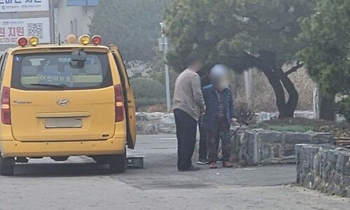 인천 강화군에서 한 남성이 노인 유권자를 실어날랐다는 의혹이 제기돼 경찰이 조사하고 있다.ⓒ연합뉴스
