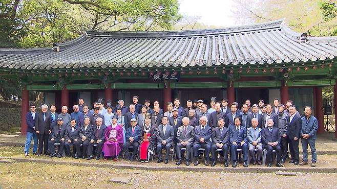 오늘(10일) 삼성혈에서 고양부삼성사재단이 춘기대제를 봉행하는 모습 (사진, 부현일 기자)