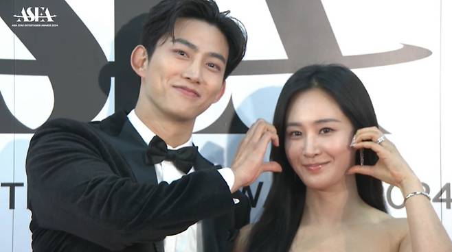 (사진=제1회 ‘아시아 스타 엔터테이너 어워즈 2024’ 레드카펫 네이버TV 생중계 캡처)