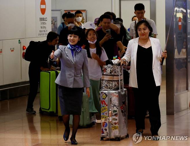 일본에 입국하는 외국인 관광객 [로이터 연합뉴스 자료사진. 재판매 및 DB 금지]