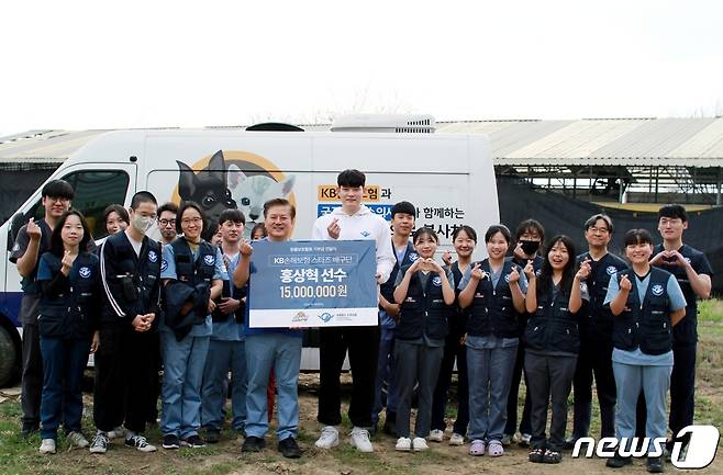 국경없는 수의사회는 10일 경기 양주시 소재 동물보호소에서 봉사활동을 진행했다(수의사회 제공). ⓒ 뉴스1