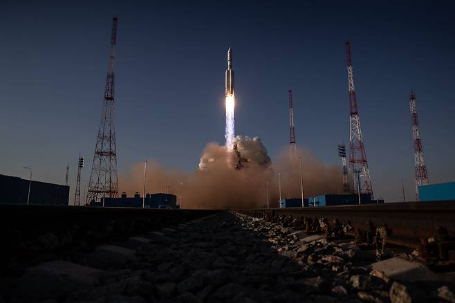 <YONHAP PHOTO-5914> RUSSIA, AMUR REGION - APRIL 11, 2024: An Angara A5 heavy lift launch vehicle with an Orion booster blasts off from the Vostochny Cosmodrome in the Russian Far East at the third attempt. Sergei Savostyanov/TASS/2024-04-11 23:35:10/<저작권자 ⓒ 1980-2024 ㈜연합뉴스. 무단 전재 재배포 금지, AI 학습 및 활용 금지>