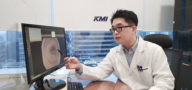 한국의학연구소(KMI) 여의도검진센터 소화기센터 한정우 전문의가 건강검진과 관련해 이야기 하고 있다. 한국의학연구소 제공