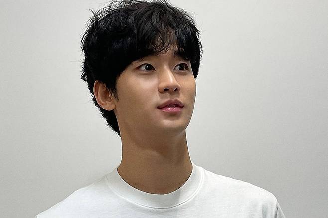 김수현