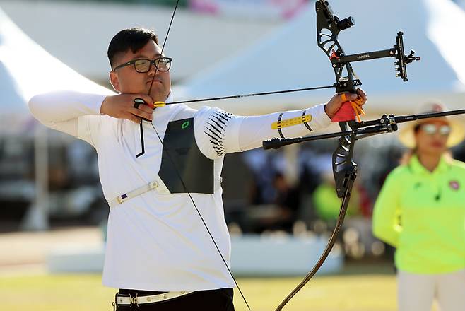 김우진이 지난해 10월 18일 광주국제양궁장에서 열린 제104회 전국체육대회(전국체전) 양궁 남자일반부 개인전 결승에서 활시위를 당기고 있다. 연합뉴스