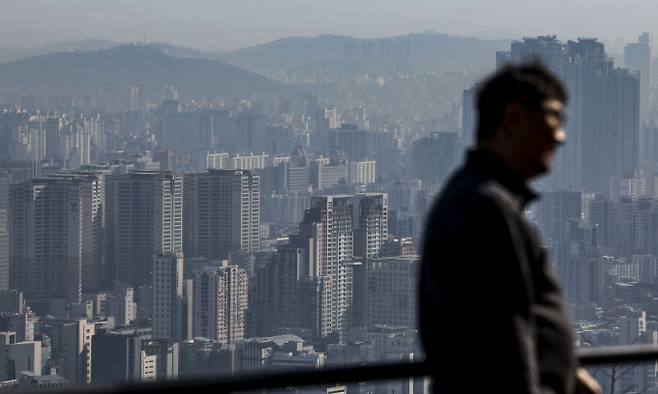 지난달 서울 아파트 거래량은 2810건으로 집계됐다. 지역구별로는 송파(182건) 동작(128건) 마포(138건) 성동(157건) 영등포(131건) 등이다./사진=뉴시스