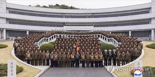 북한 김정은, 김정일군정대학 현지지도 (평양 조선중앙통신=연합뉴스) 김정은 북한 국무위원장이 지난 10일 최고위급 군지휘관을 양성하는 김정일군정대학을 현지 지도했다고 조선중앙통신이 11일 보도했다.[조선중앙통신 홈페이지 캡처]2024.4.11 
    [국내에서만 사용가능. 재배포 금지. For Use Only in the Republic of Korea. No Redistribution] nkphoto@yna.co.kr