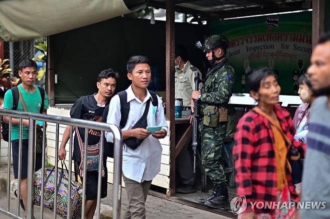 태국 입국하는 미얀마인들 [AFP 연합뉴스 자료사진. 재판매 및 DB 금지]