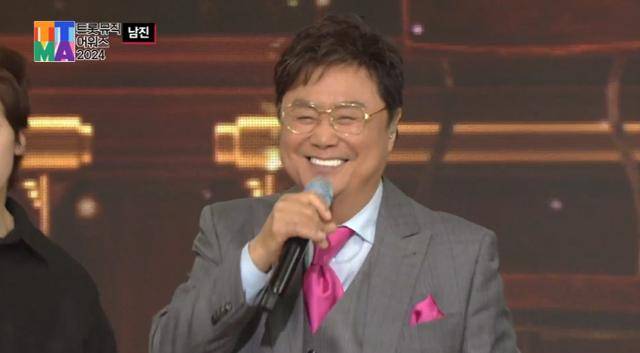 가수 남진이 '트롯뮤직어워즈 2024'에서 명예의 전당 부문을 수상했다. '트롯뮤직어워즈 2024' 캡처