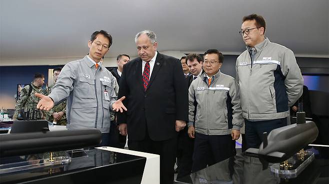 한화오션 거제사업장을 방문한 미 해군장관 (2월 27일)