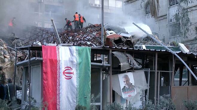 이스라엘의 폭격으로 파괴된 시리아 주재 이란 영사관