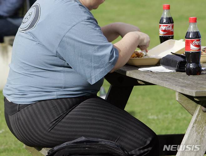 [AP/뉴시스] 비만인 사람은 저녁 시간에 활동하는 것이 건강에 가장 좋다는 연구 결과가 전해졌다.