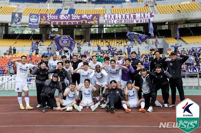 [서울=뉴시스]프로축구 K리그2 FC안양 (사진 = 프로축구연맹 제공)