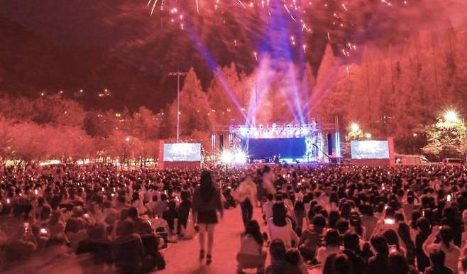 대전 대덕구가13~14일 이틀간 2024 대덕물빛축제의 중심 행사인 ‘대청호대덕뮤직페스티벌’을 개최했다. 대덕구