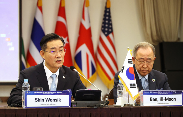 신원식 국방부 장관이 5일 서울 용산구 국방컨벤션 태극홀에서 열린 유엔사 회원국 주한대사 초청 행사에서 인사말을 하고 있다. 연합뉴스