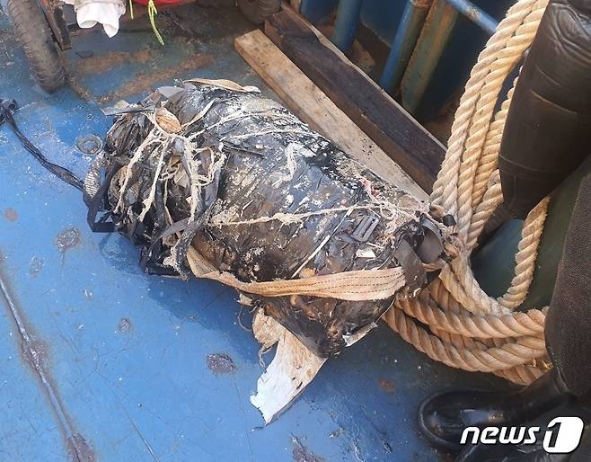 지난 5일 울산 온산항에 들어온 화물선에서 발견된 코카인이 든 가방. 대구지검은 미국 마약단속과 함께 수사를 벌이고 있다. (대구지검 제공)