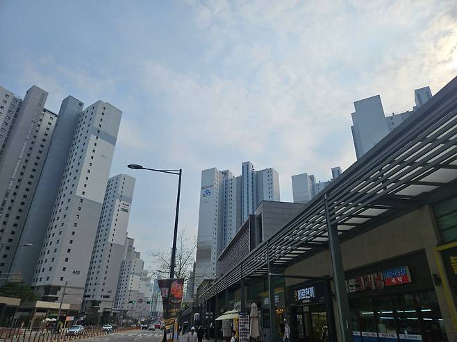 지난 11일 오후 충청남도 천안시 서북구 불당동 천안불당지웰푸르지오 아파트 전경. /박지윤 기자