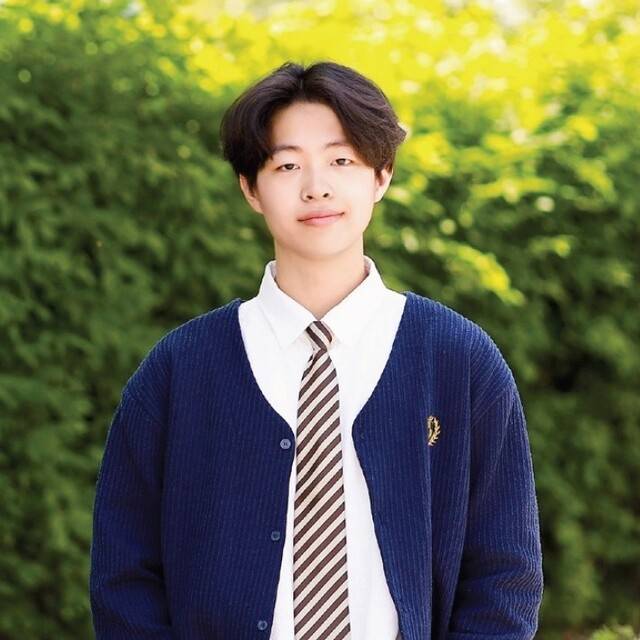 15일 한국장기조직기증원과 전남대병원은 강진식(19)군이 지난달 21일 광주 동구의 전남대병원에서 뇌사 장기기증으로 심장, 폐장, 간장, 신장(양쪽)을 기증했다고 밝혔다. 한국장기조직기증원 제공