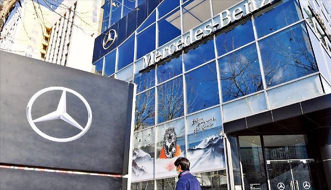 서울의 한 벤츠 판매점./사진=김병언 기자