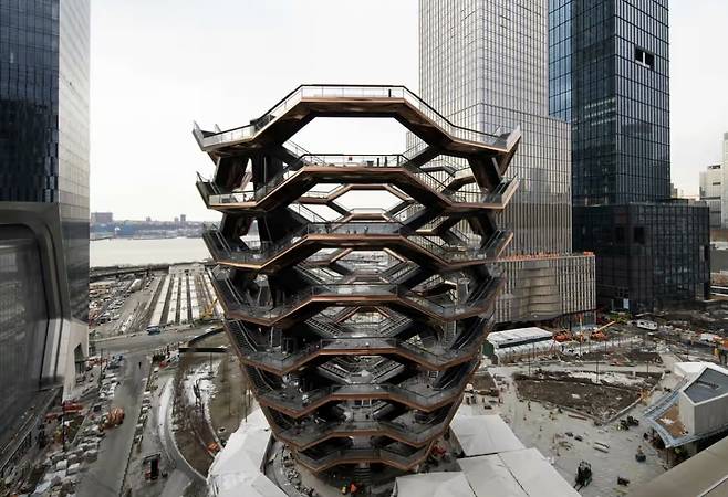 뉴욕 허드슨야드의 전망대 '베슬'/사진 =영국 가디언 캡처