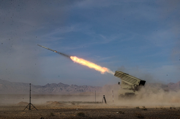이란 이스파한에서 군사 훈련 중 발사되는 미사일. 이란 육군 제공. 로이터 연합뉴스. 2023. 10. 28
