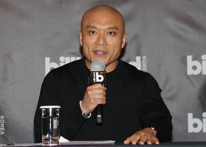 15일 오후 서울 강남구 조선팰리스서울강남호텔에서 열린 ‘빌보드 코리아 론칭’ 기자회견에서 마이크 반 빌보드 CEO가 인사말을 하고 있다. 연합뉴스