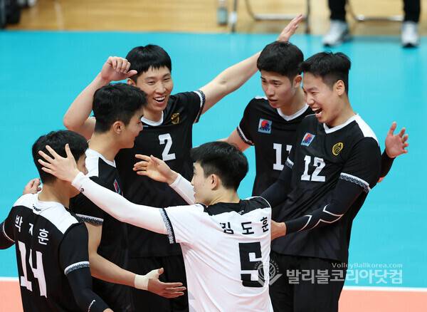 국군체육부대 선수들 환호