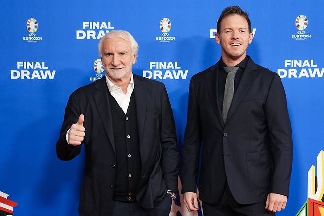 결국 김민재의 거취는 새 감독에게 달렸다. 율리안 나겔스만이 부임한다면 그의 손에 정해진다. 스포츠일러스트레이티드 독일판은 '바이에른은 변화에 직면해 있다. 선수단은 크게 재구성 될 것이고, 늙고 저조한 선수들은 떠나야 한다. 아마 나겔스만에게 의사 결정 권한이 주어질 것이다. 나겔스만은 첫 번째 부임 당시 원하는 선수들을 데려오지 못했다. 두 번째 부임에서 같은 일이 일어나서는 안 된다. 아마 그는 자신이 원하는대로 선수단을 짤 수 있을 것이다'라며 나겔스만이 선수단 구성에 큰 영향력을 미칠 것이라고 주장했다. AP연합뉴스