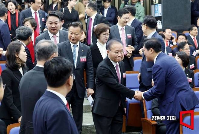 윤재옥 국민의힘 원내대표가 16일 국회에서 열린 제22대 국회 국민의힘·국민의미래 당선자총회에 참석하고 있다. 사진=김현민 기자 kimhyun81@